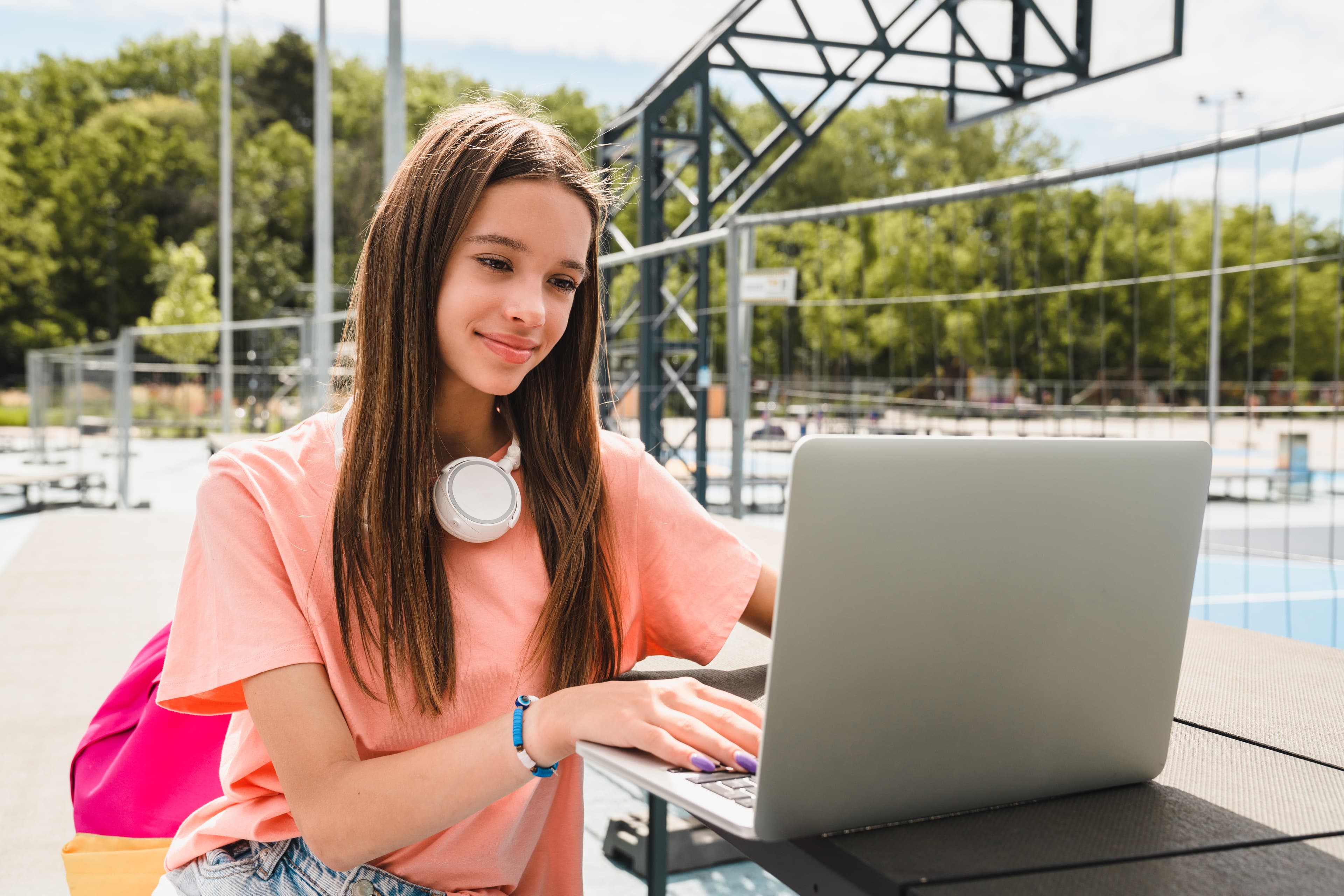 5 Warning Signs a Child Is Being Manipulated Online